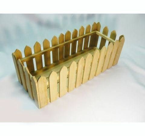 نرده چوبی دور باغچه ای